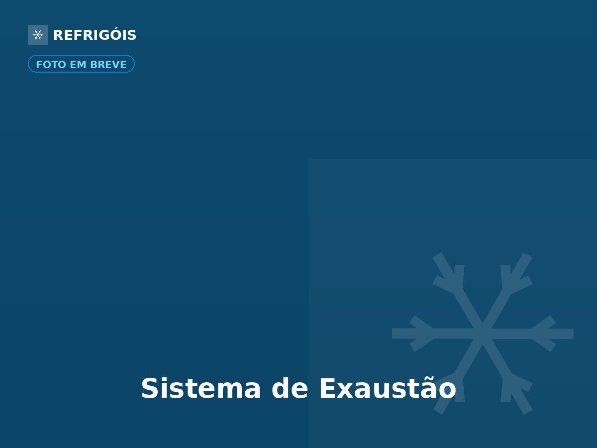 Coifa e dutos de exaustão em aço inox instalados em cozinha industrial